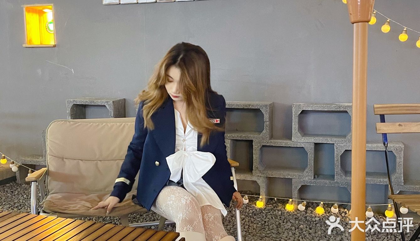 来新都汇逛逛 看到这个氛围感极佳的咖啡店