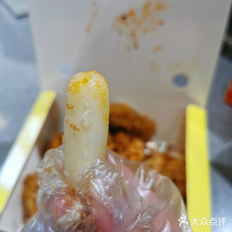 看着脏兮兮的外卖厨房店，炸鸡味儿到是不错哈