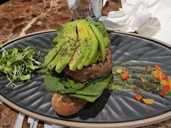 牛油果开面牛肉汉堡-Let'sBURGERplus·非常创意汉堡(三里屯店)