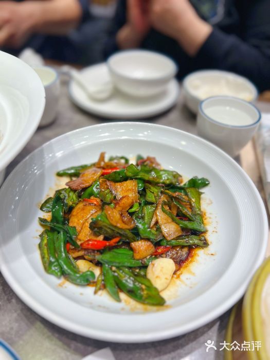 闫府私房菜·百年鲁菜(恒隆店)辣椒小炒肉图片