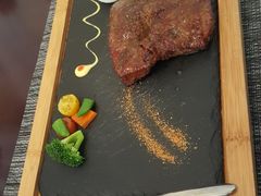 -悦享绿山墙西餐厅