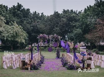 整个婚礼从粉色过渡到紫色