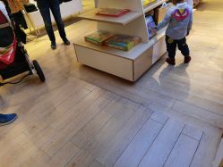 -孩子王(奥克斯广场店)