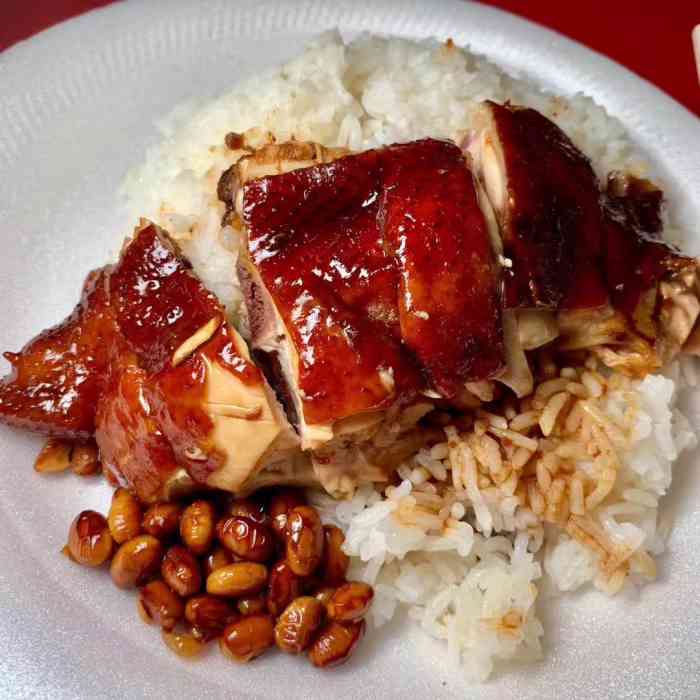 了凡香港油鸡饭面(大成店)-"了凡油鸡饭的鸡肉太滑了,像做过马杀鸡,好