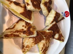 黄米烙-小船渔村•大连菜•大连焖鱼(明泽街店)