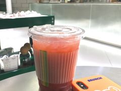草莓波波（冻）-RWORK·COFFEE(滨江店)