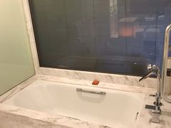 -上海滴水湖皇冠假日酒店