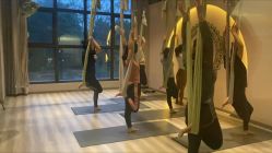 -静待花开瑜伽尊巴会馆