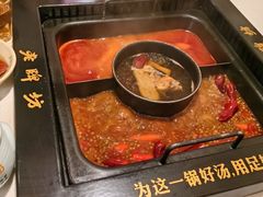 -老牌坊云南鱼豆花火锅(哈西万达店)