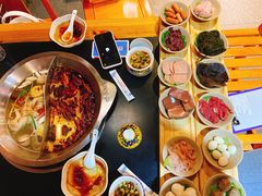 山珍菌汤鸳鸯锅-袍哥码头老火锅(横岗分店)