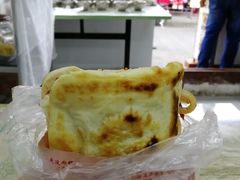 锅盔夹张飞牛肉凉粉-小陈方酥锅盔(古城总店)