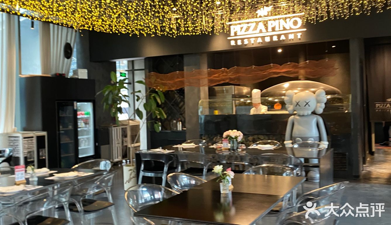 那时候还是抵用券的活动,人均几十上班吃的午餐