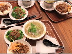 101地下的正点肉燥饭&nbsp;100台币左右-台北101