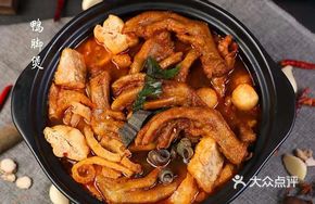 Braised Duck Feet with Snail Pot