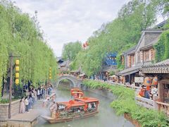 -雪山彩虹谷景区