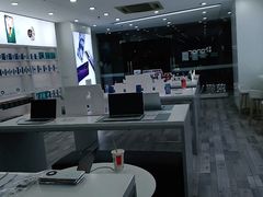 -荣耀授权专卖店(黄浦浙江中路店)