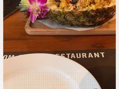 -Chom Cafe and Restaurant