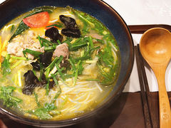 金汤肥牛豚骨米线-蒙小妹骨汤饭.米线(新光路店)
