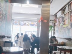 大堂-广信牛奶甜品世家(台东店)