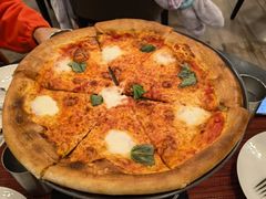 马苏里拉披萨-WOLFGANG PUCK KITCHEN & BAR(迪士尼小镇店)