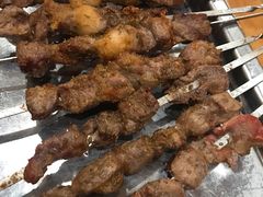 烤羊肉串-清真吴记门钉肉饼·喜多利