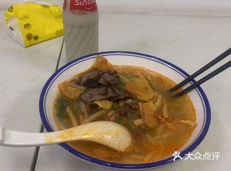 一碗牛肉，一碗原味，再来两口汤，加上一瓶冰镇豆奶