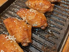 料理烤焦香翅中-老东镇啤酒屋海鲜加工·蒸汽海鲜·海鲜烧烤(台东店)