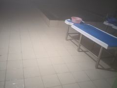 -缘岛池浴室