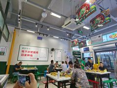 大堂-晓彭肥肠鸡·泡椒鸡火锅(水木天地店)