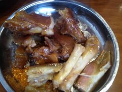 -鸿浩扒猪脚米线