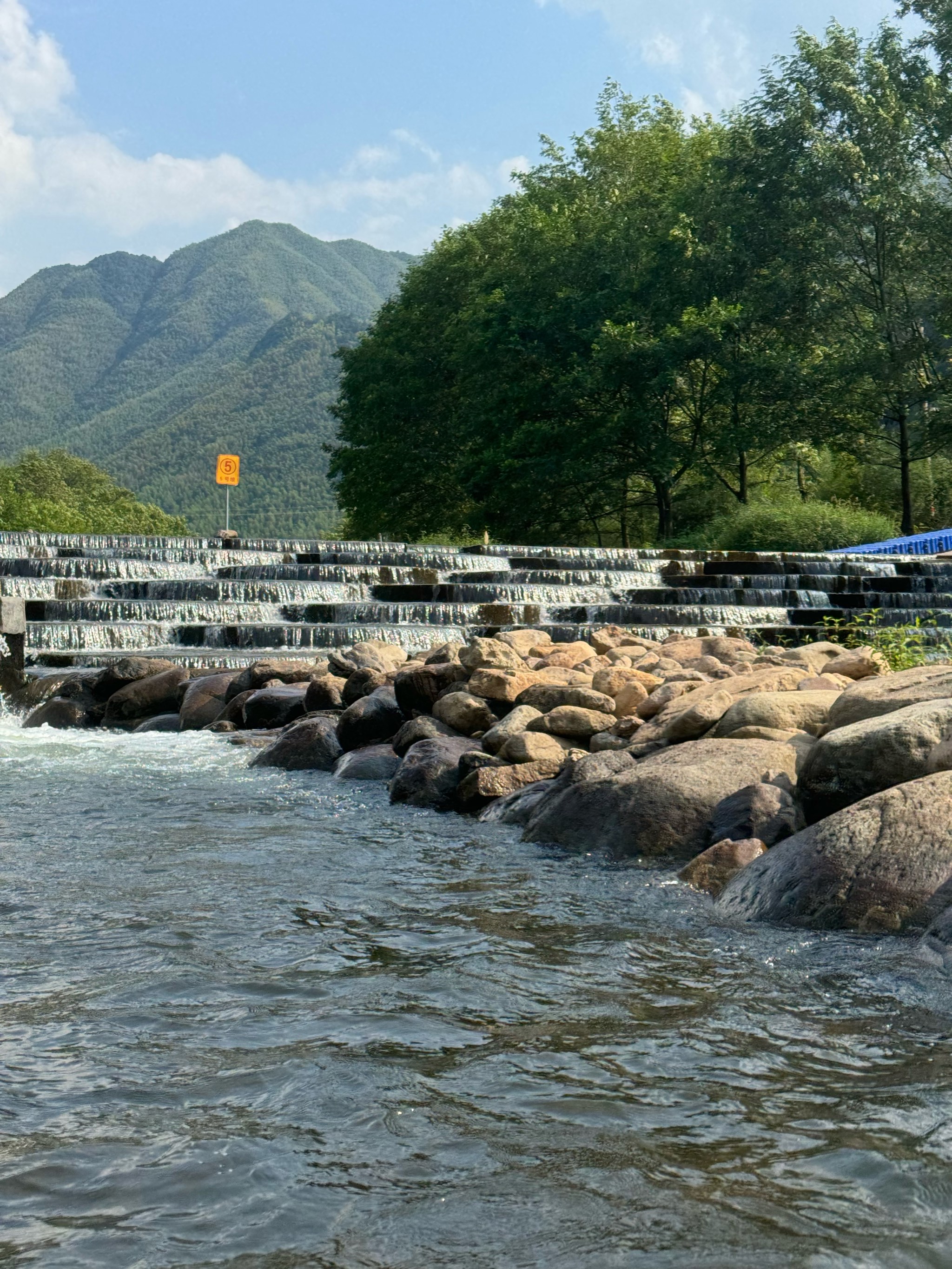 浙东大峡谷漂流图片