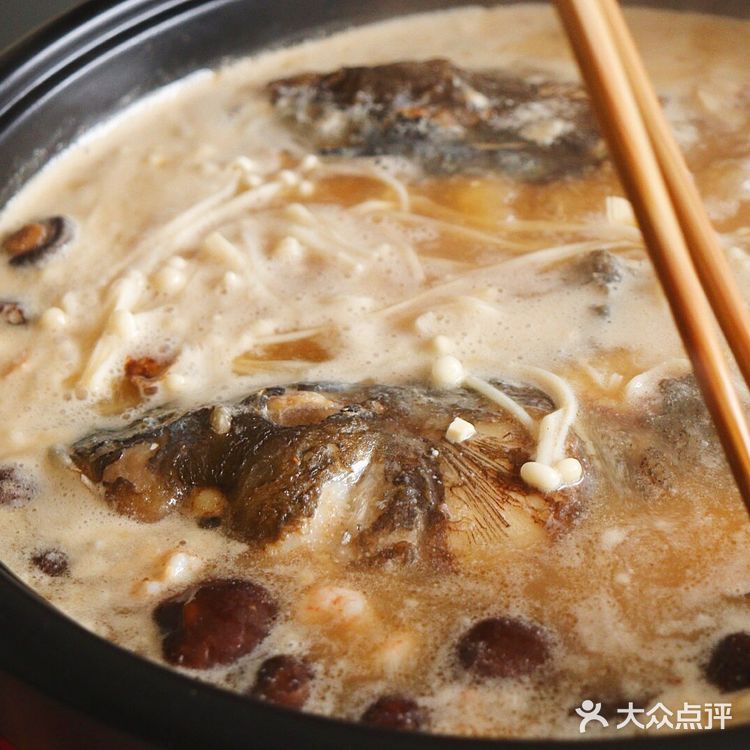 怕不够吃爸爸切了2条年糕下去煮 撑撑撑