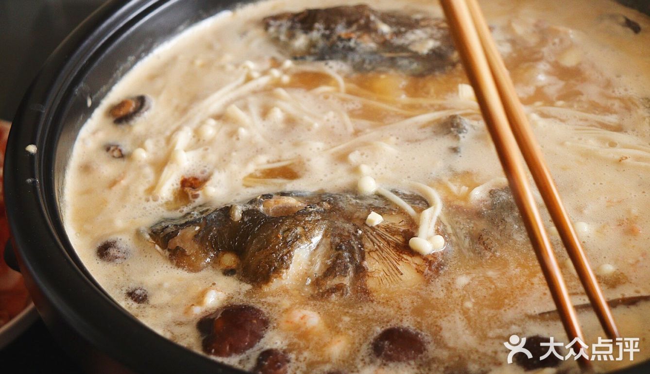 怕不够吃爸爸切了2条年糕下去煮 撑撑撑