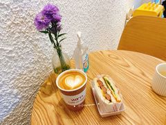 暖白-Cafe on warm(丹霞店)