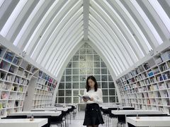 -钟书阁(松江泰晤士小镇店)