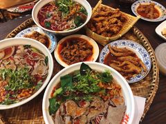 -爆炸头阿姨小四川正宗川味小吃(无任何分店)