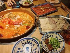 -洱火云南酸菜牛肉火锅(石景山当代商城店)