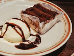 提拉米苏蛋糕配香草冰激凌-萨莉亚意式餐厅(杭州滨江天街店)