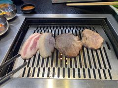 -臻牛烤肉