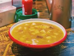 咖喱土豆牛肉-老闵田螺馆·南昌市井菜·特色小吃(总店)