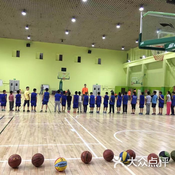 花香国际篮球培训