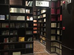 -钟书阁(松江泰晤士小镇店)