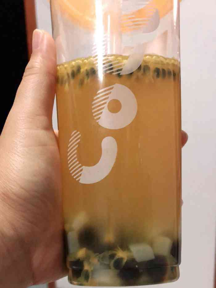 co iris茶饮-"下雨天,奶茶!～一杯醇香浓厚的奶茶三兄弟.
