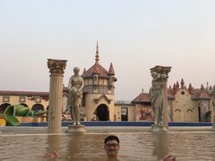 -泉城欧乐堡戏水湾艺术养生温泉