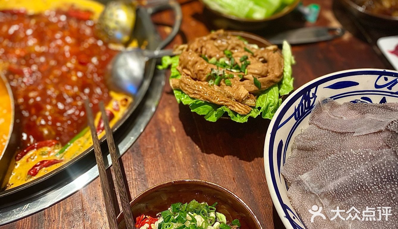 市井味巨浓的重庆老火锅🥘