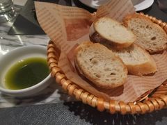手工面包配紫苏酱-at cafe 意大利餐厅(集美店)