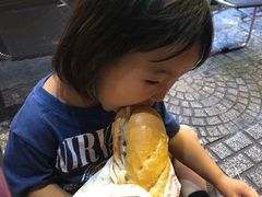 -Bánh Mì Huynh Hoa