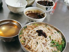 -正宗杨记普洱酸醋米线(总店)
