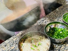 -正宗杨记普洱酸醋米线(总店)