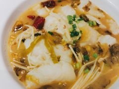 老坛酸菜鱼饭-南城香·饭香串香馄饨香(青年路店)